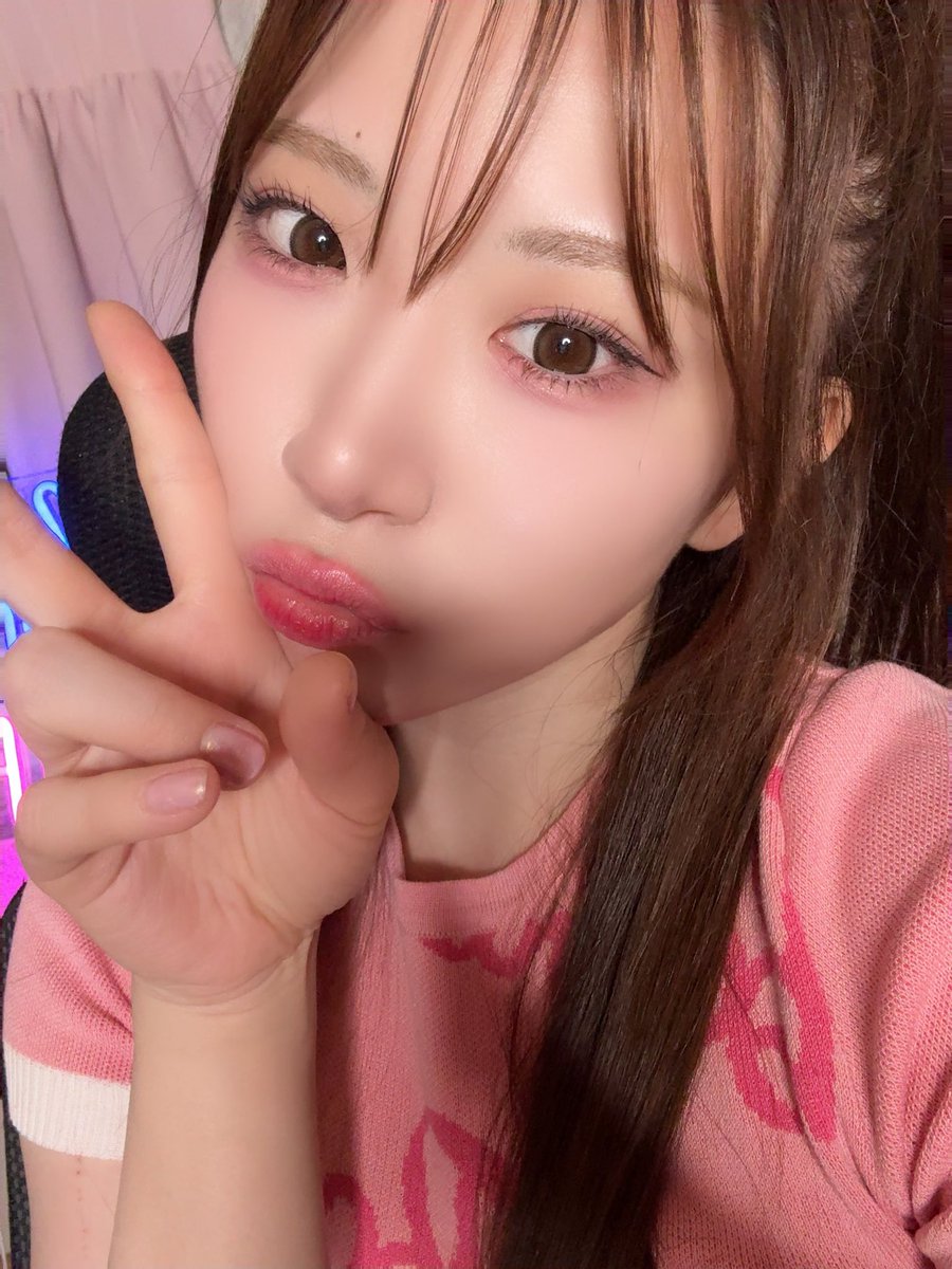 akaringobass's tweet photo. あかりんごは、
よく外で小声で鼻歌歌ってます。

周りに誰も居ないの確認して、、、

何気に好きな時間🥰 https://t.co/UGrqLJWGDv