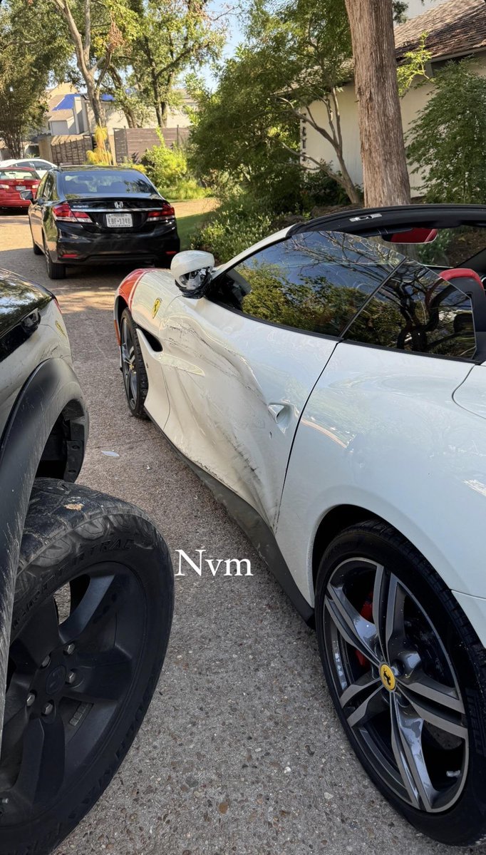 Expensive__Acc's tweet photo. Someone without insurance hit Ferrari . https://t.co/ASIdVcRDz8