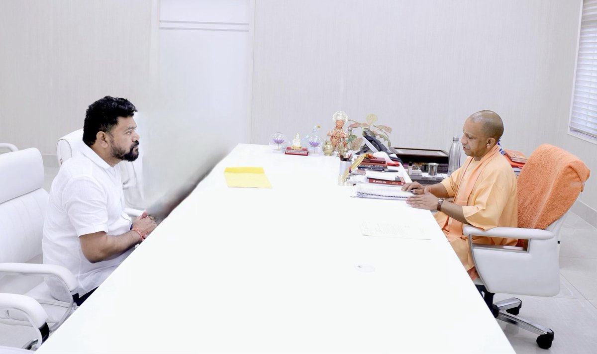 AnishAc750406's tweet photo. रामराज्य के आदर्शों को सुशासन, सुरक्षा और विकास के माध्यम से धरातल पर उतारने वाले उत्तर प्रदेश के यशस्वी मुख्यमंत्री आदरणीय योगी आदित्यनाथ जी को जन्मदिन की हार्दिक शुभकामनाएँ।

ईश्वर आपको उत्तम स्वास्थ्य, दीर्घायु एवं राष्ट्रसेवा की निरंतर शक्ति प्रदान करें।

#YogiAdityanath https://t.co/J4HZkOvuBA
