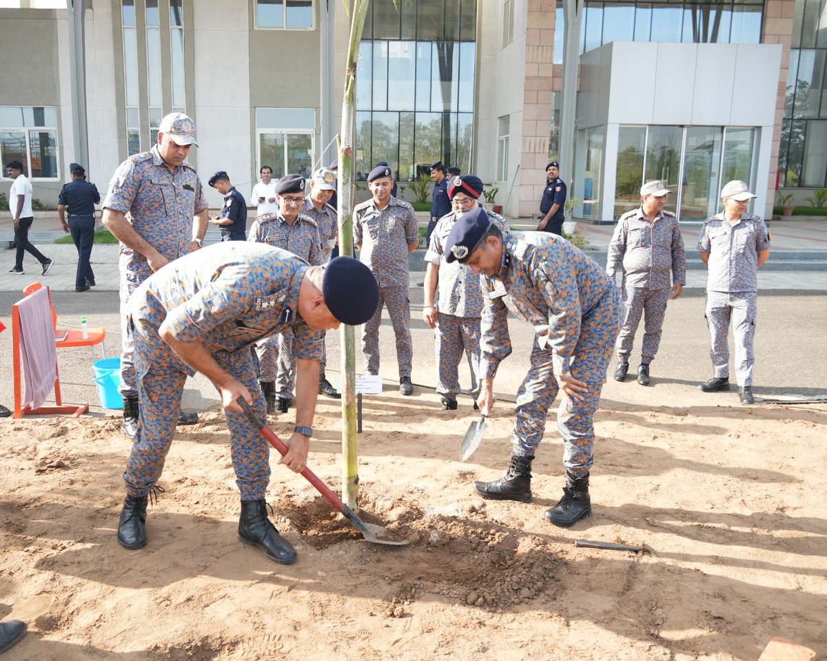 AcademyNdrf's tweet photo. NDRF Academy, Nagpur observed WorldEnvironment Day with a commitment to sustainability and disaster risk reduction. Led by Director Brig R. Sathya Narayanan, the event united officers, trainees, and families for a greener future. https://t.co/WTxmZxsPM4