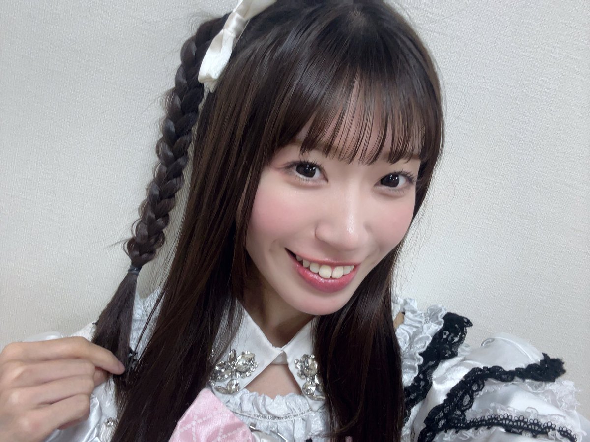 Chance_ayaka's tweet photo. 福井駅でのライブ！ありがとうございましたっ🥰💖
駆けつけてくれた方❕初めましてさん❕皆んなありがとう🎶会えるのって嬉しいな🎀お話も出来てるんるんっ
さくらいと🌸さんのライブ今日もめーっちゃ楽しくて‼️個性ある魅力がステージから伝わる凄さを実感してたよ🥺💭伝統工芸品一緒に作ってみたい🪄 https://t.co/PvMo7BavPh