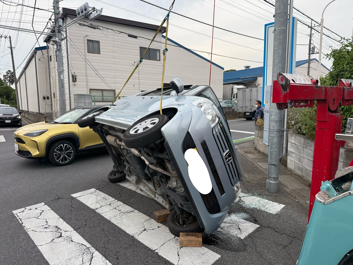 42018llm's tweet photo. 2トンで短く感じるのに3トンベースで432TR架装してるのは仕事できるのだろうか https://t.co/MiKYeBktxT