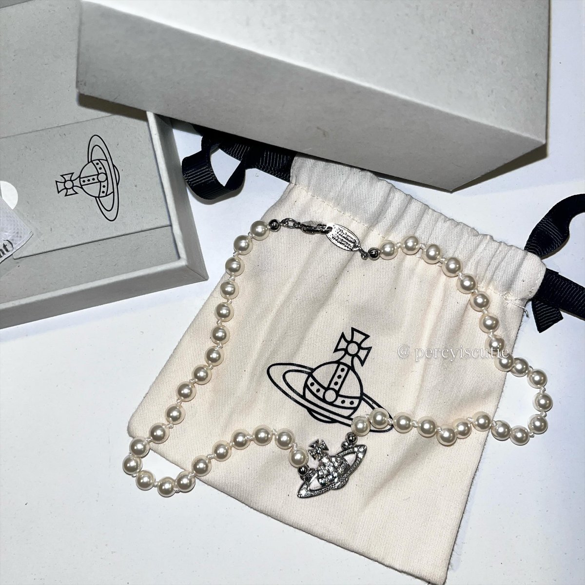 alkolee's tweet photo. ส่งต่อ VW mini bas relief pearl choker / platinum 
ของแท้ 100% ได้มาจาก
ig/showroom.7.7.7_store 
(ถุงกระดาษตอนซื้อทางร้านแจ้งว่าหมด)

ไม่เคยใส่น้องไปไหนเลย
ราคา 5,690฿ รวมส่ง

#viviennewestwoodthailand #ส่งต่อvivienne #viviennewestwood #พรีออเดอร์ #วิเวียนเวสต์วูด #ส่งต่อเสื้อผ้า https://t.co/hCYNSpmWRm