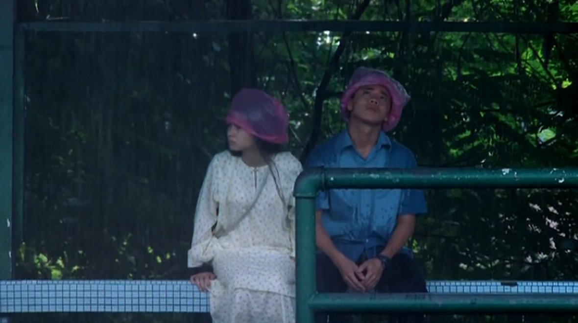 cosasdeanoche's tweet photo. sepet (2005) dir. yasmin ahmad
"there's two things i didn't do before i left, i didn't pay for your Chungking Express. and i never said i love you."
the subplots fell a bit flat but it's still so sweet & i appreciated the social commentary that's ahead of its time. #kaefilmlogs https://t.co/jMWHKME1wz