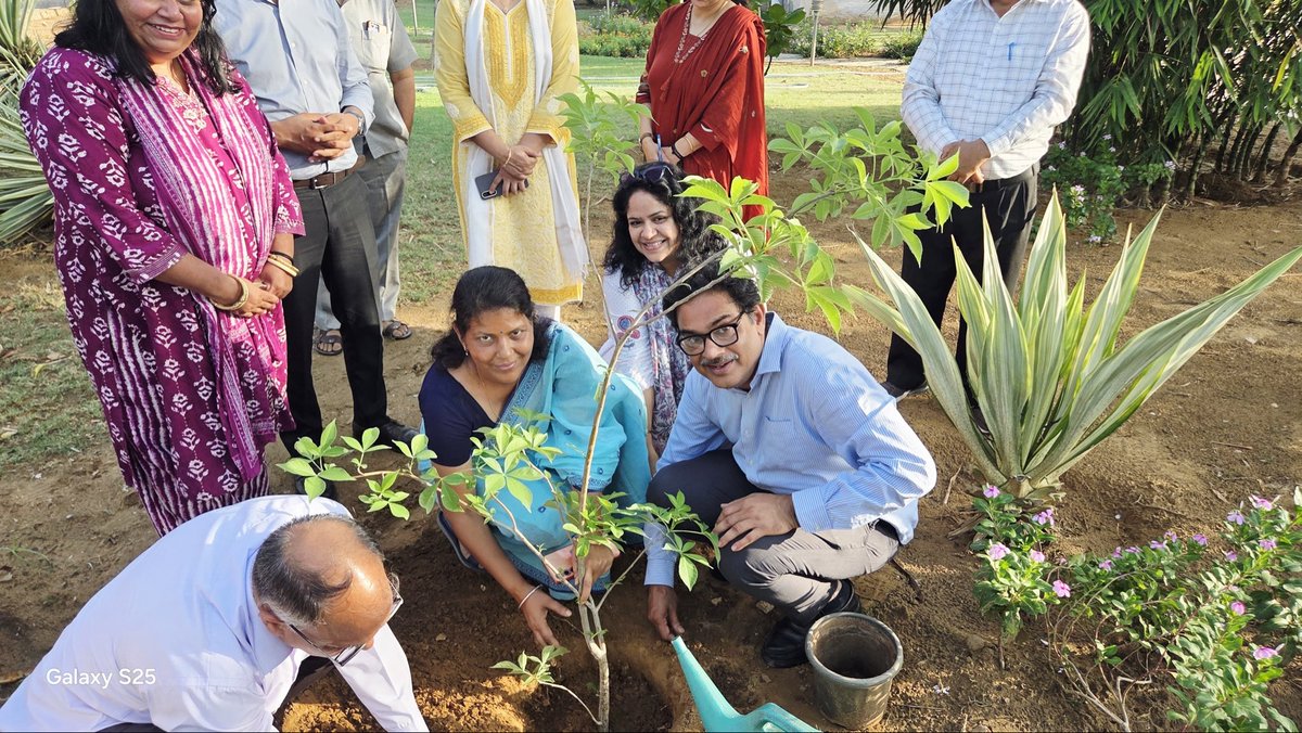 HcmRipa's tweet photo. Today at HCM RIPA, ADG, AD, DD, and all faculty members came together for a plantation drive, reflecting a shared commitment towards environmental conservation. Every sapling planted today is a step towards building a greener and better tomorrow. @DIPRRajasthan @svoruganti1466 https://t.co/RVqXp1ma66