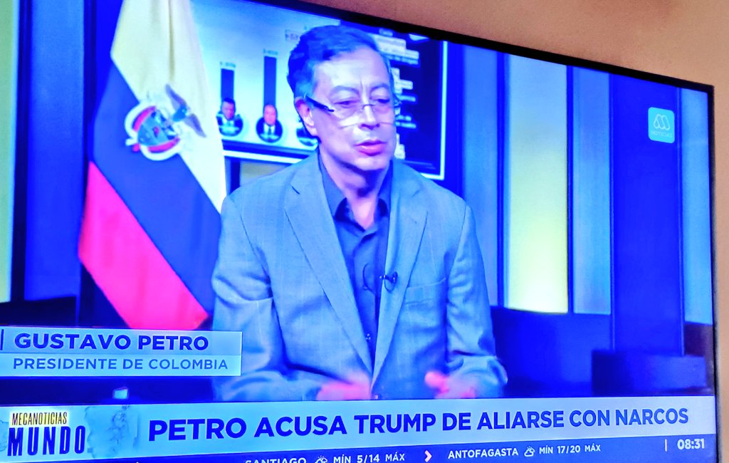 Lovely_Sagitta's tweet photo. Hay que ser muy, muy, pero muy care'raja. Un guerrillero del M-19 "tratando de 'Narco', a otros". Ave María‼️🤦‍♀️(como dicen ellos) https://t.co/eQRc6nu9iX