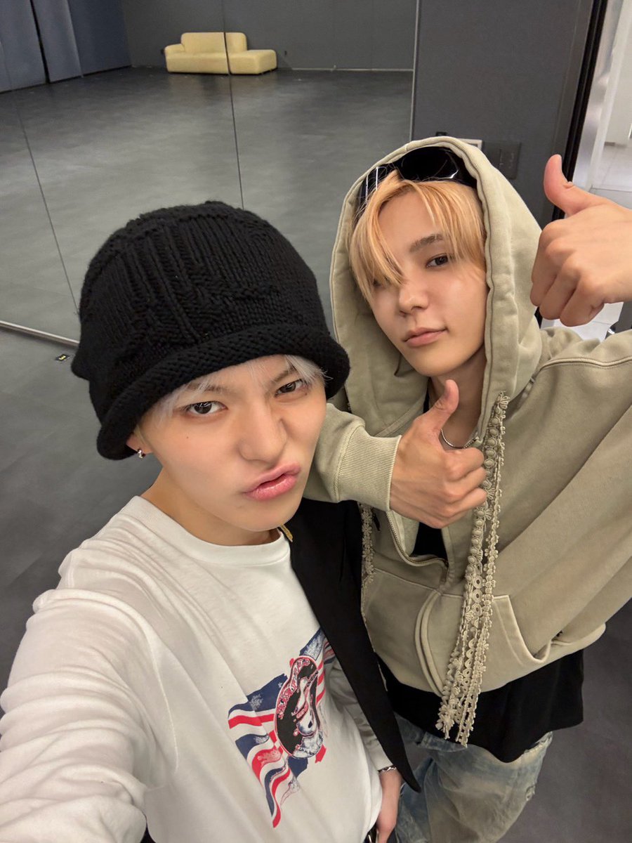 clapsahi's tweet photo. my first wv reply ever is from yoshi 🥹🌟

👤 this is beautiful... please be friends forever (with shotaro)
🐯 teume &amp; briize too~ https://t.co/Oihbem3AcY