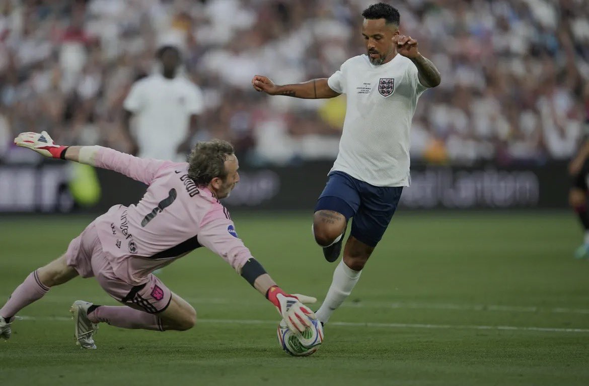 ahdamnpahpah's tweet photo. There is literally a photograph of Theo Walcott coming on early and trying to walk it in against Chris O’Dowd @BigBoyler and yet very few people seem to understand that it is life imitating art https://t.co/nfoaC8DREt