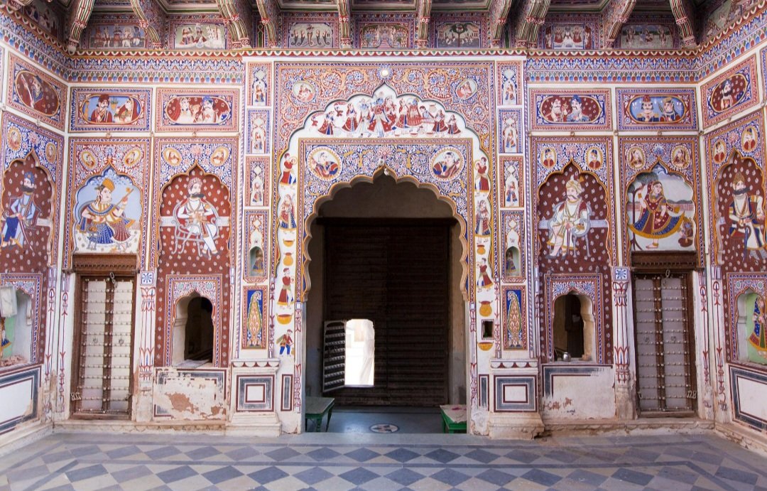 ShubhamPathakIN's tweet photo. Shekhawati Fresco Art is traditional wall painting style from the Shekhawati region of Rajasthan, India.
It is famous for its colorful murals painted on havelis, temples, and palaces. https://t.co/UNozgBHiSE