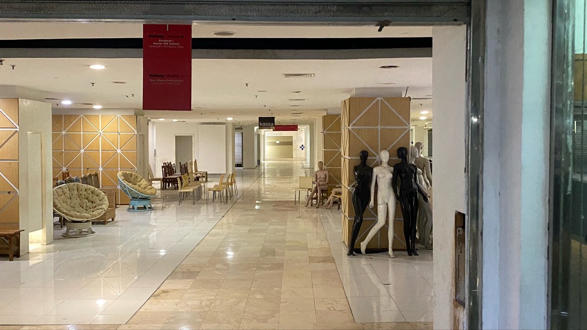 madsimad's tweet photo. pasaraya blok m’s upper floors looks exactly like backrooms. the yellow color tone. the random chairs. the mannequins.

so uncanny. so liminal. https://t.co/BHTQCpmcWR