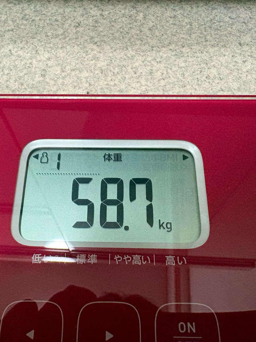 HOOPLA2122's tweet photo. 水面下ダイエット
人知れず過ぎて何㌔スタートとか
目標何㌔とか誰にも言ってないけど🤣
あえて今日はぁぁ
目標の58㌔代に到達🎉
#年明け
#制服のウエスト締まらんかった
#奮起
#いまはガバガバ https://t.co/iPq4s24Mlo