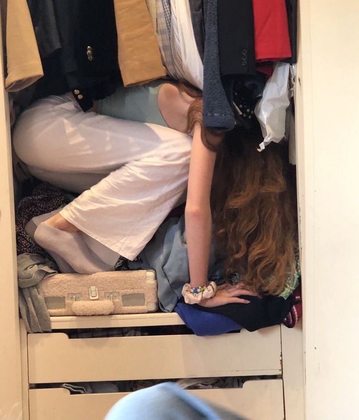 chococatfr's tweet photo. Imagine you're playing hide-and-seek and it's easy for you to squeeze into small spaces or sneak out of your window without your parents seeing you 😝😝 https://t.co/5sPXQaAlWx