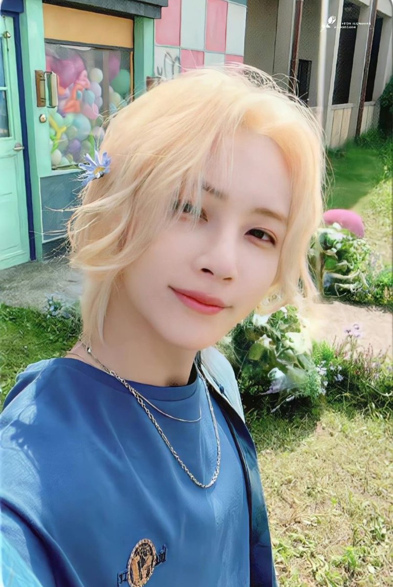 hani_iochrus's tweet photo. D-20: 𝒀𝒐𝒖𝒓 𝒇𝒂𝒗𝒐𝒖𝒓𝒊𝒕𝒆 𝒋𝒆𝒐𝒏𝒈𝒉𝒂𝒏 𝒔𝒆𝒍𝒄𝒂 
Me loves medium long blond hair hannie so this rtl era selca is my fav he looks really pretty  (⁠◍⁠•⁠ᴗ⁠•⁠◍⁠) https://t.co/odlZ9LmBN9