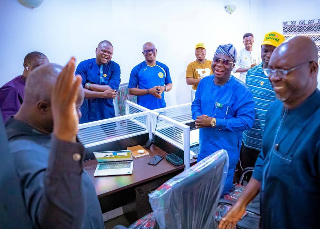DukeOfOsun's tweet photo. Hon Jamiu Olawumi Babatunde former osun APC media director is here with us already.

Leave politics for politician abeg https://t.co/P5g6uX8SEC