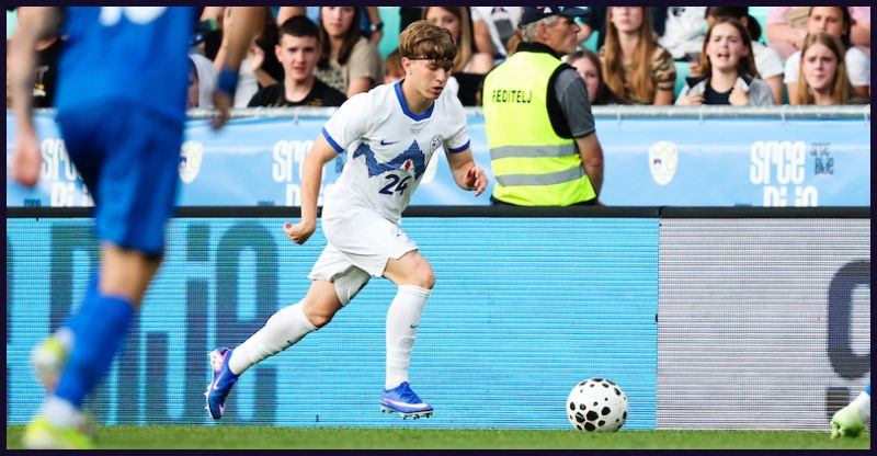 BrugesPulse's tweet photo. Tian Nai Koren, het 16(!)-jarige talent van #ClubBrugge (nu spelend bij #ClubNXT) schreef gisteren geschiedenis. Hij werd namelijk de jongste debutant ooit bij de Sloveense nationale ploeg. 🇸🇮
Koren viel in na 88 minuten bij een 1-1 stand tegen Cyprus.
The future is bright.🔵⚫️ https://t.co/TWkIdAqIei
