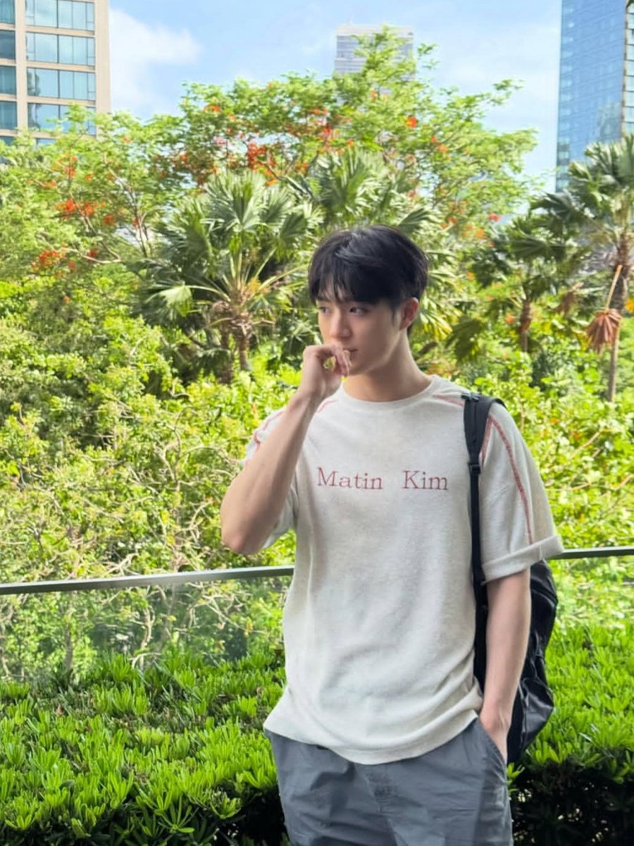 writesshaa's tweet photo. garden date 🍃🌿 https://t.co/AkBoFEFACd