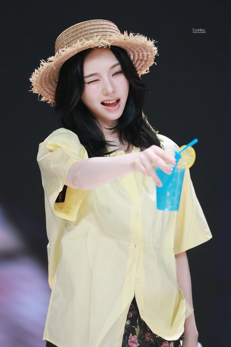 taerina09's tweet photo. 260605 팬싸 
#카리나  #Karina
#에스파 #aespa https://t.co/dzMjhuVtOm