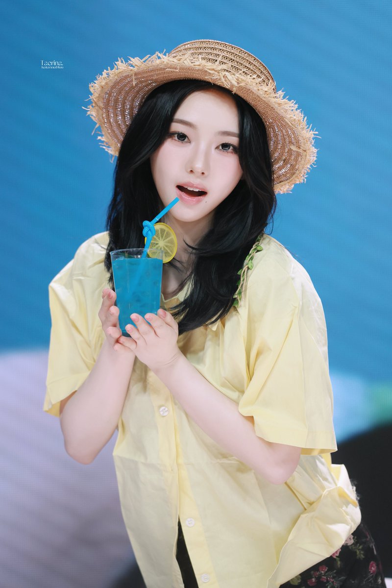 taerina09's tweet photo. 260605 팬싸 
#카리나  #Karina
#에스파 #aespa https://t.co/dzMjhuVtOm