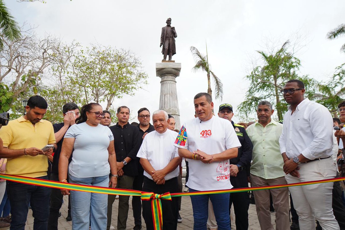 dumek_turbay's tweet photo. ¡𝗘𝗹 𝗣𝗮𝗿𝗾𝘂𝗲 𝗔𝗽𝗼𝗹𝗼 𝗿𝗲𝘃𝗲𝗿𝗱𝗲𝗰𝗲! 🍃🌳 El nuevo pulmón verde del #Cartagena ✅️

El emblemático #ParqueApolo, cuyos cimientos datan de 1994 cuando se construyó para conmemorar el primer centenario de la muerte del cuatro veces presidente cartagenero y artífice de la Constitución de 1886, Rafael Núñez, resurge en el marco de los 493 años de fundación de Cartagena y deja en el pasado el abandono al que fue condenado por quienes tuvieron en poco su imprescriptible valor histórico y patrimonial. 

Este jueves volvió a abrir sus puertas tras las obras integrales donde se priorizó la preservación del legado arquitectónico del parque, un robusto componente forestal— con 28 árboles nuevos— y una inédita área infantil que congregará a miles de familias cartageneras y visitantes que ahora disponen de otro espacio para la recreación, con entornos verdes, seguros, accesibles y llenos de vida. 

Cuenta además con senderos renovados, nuevas zonas de estancia, iluminación moderna, teatrino, mobiliario urbano, espacios recreativos y una importante apuesta ambiental, hacen parte de esta recuperación integral que devuelve a Cartagena uno de sus lugares más representativos. Se incorpora al nuevo #CorredorTurístico de la ciudad, del que también ya hacen parte el restaurado Parque del Reloj Floral, un transformado Parque Centenario y la revitalizada Calle de la Media Luna, en el corazón de Getsemaní; junto con obras inéditas ubicadas dentro de un mismo circuito: la primera fase del Complejo Deportivo Nuevo Chambacú, la Plaza de Variedades del Parque Espíritu del Manglar, el Corredor Histórico del Parque de la Marina y, muy pronto, la primera etapa del Gran Malecón del Mar.

¡Disfrútenlo y cuídenlo! 
Seguimos recuperando espacios para la gente. ¡AVANZAMOS!