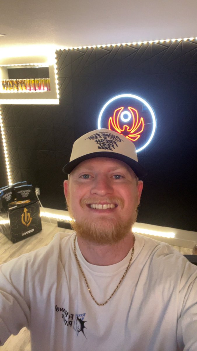 CroweGamingg's tweet photo. Today is a great day!! 

Operation MAKE BROOKE STREAM! We have 2 days to hit the goal to make her stream! Can it be done? 

https://t.co/F4HRhtMn1a https://t.co/zvrAwYK3RA