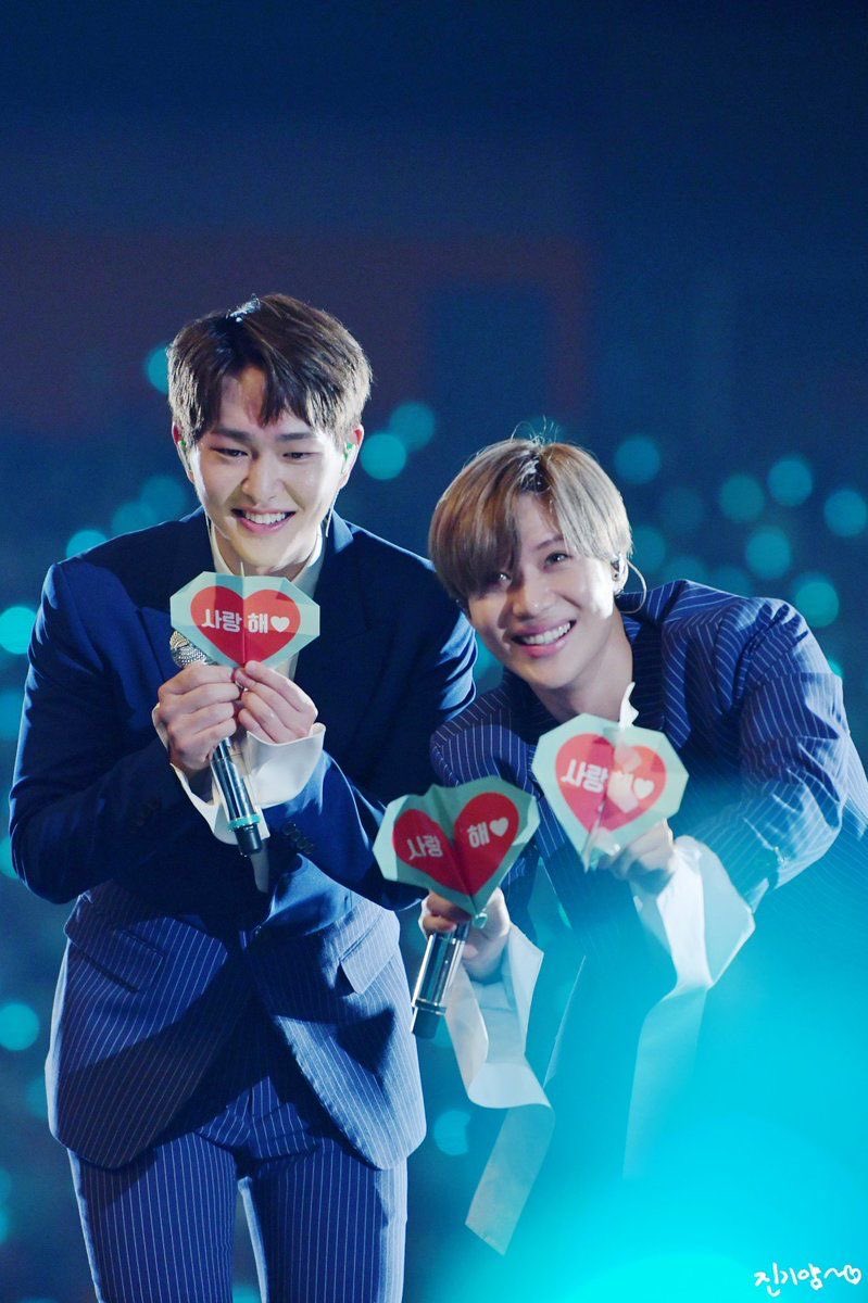 youroddeye's tweet photo. don’t separate my parents (onew&amp;taemin) 🫂 https://t.co/fOLkVO36ng