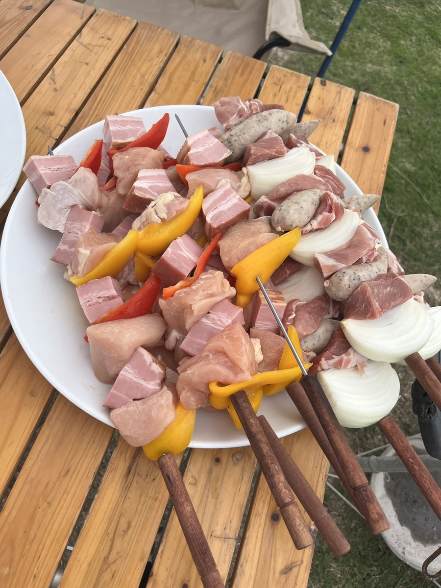 Now1105's tweet photo. 今夜はこんな場所で肉とワインでした🍷 https://t.co/ssujqmezCa