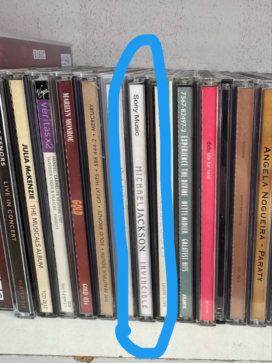 punkrockrry's tweet photo. thought i struck gold at the charity shop and then…???? https://t.co/vskITBr1EC