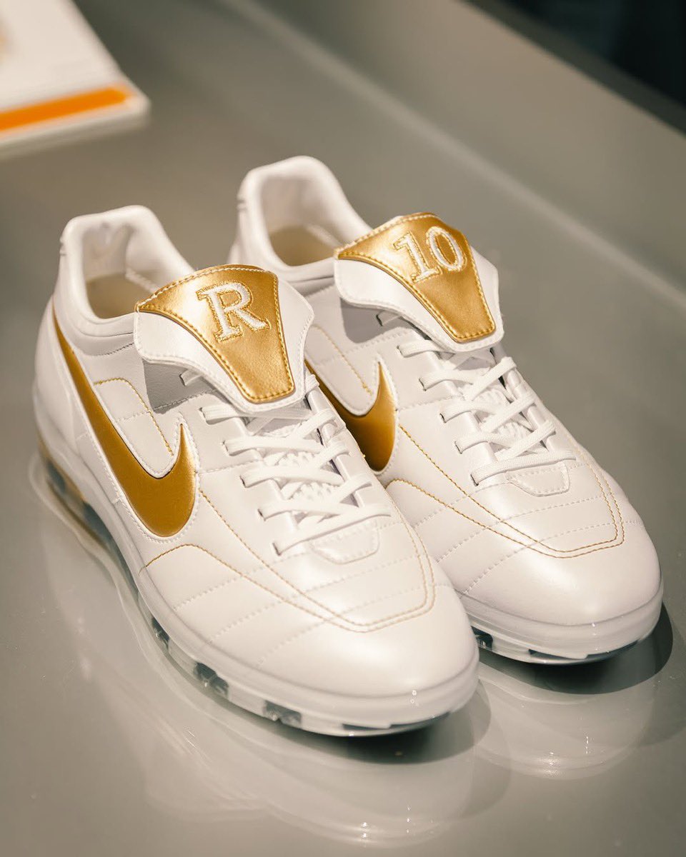 uptod4te's tweet photo. Nike Cryoshot Tiempo Legend R10 “Touch of Gold”が発売予定［IQ8164-100］【 ナイキ クライオショット ティエンポ レジェンド タッチオブゴールド 新作 】
https://t.co/qfAMKk83Oo https://t.co/RvqETp4Grb
