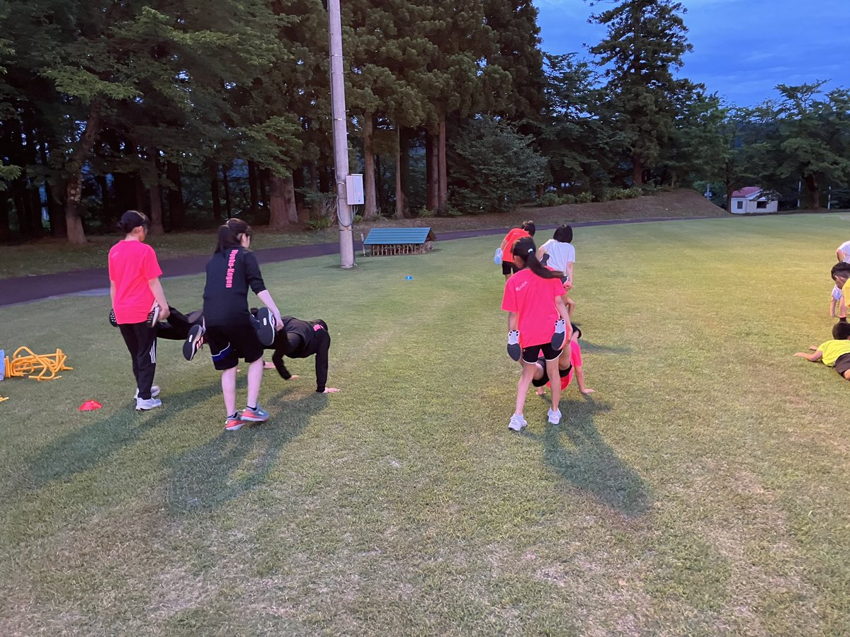 daonda69's tweet photo. プール掃除からのJTC MYOKO！
各学校運動会も終わり、久しぶりに大人数での活動でした。
運動を通して他校との交流ができるのも、当クラブの特徴です。 https://t.co/mxqqgUWMgd