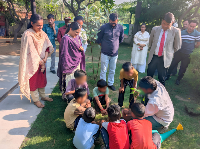 ccpcrofficial's tweet photo. 📍 Chandigarh | 05 June 2026
CCPCR celebrated World Environment Day 2026 with children of Snehalaya for Boys, Maloya through drawing, quiz and sapling plantation activities.

Chief Guest Sh. Sunil Kumar, Secretary, DLSA appreciated the initiative. Ms. Shipra Bansal encouraged children to adopt eco-friendly lifestyles.

🌐 https://t.co/DnA1NFey5M

@pmooffice8 @narendramodi @hmoindia @MoHFW_INDIA @Gulab_kataria @ministrywcd @eduminofindia @ncpcr_ @IShiprabansal @chandigarh_admn 

#WorldEnvironmentDay #WED2026 #CCPCR #ClimateAction #Chandigarh