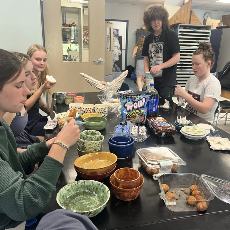 ea_schools's tweet photo. Final critique! Ceramics critique is where students show off their projects for the quarter, for final critique all the students brought different desserts to snack on while everyone shares their work!!

#oneEA https://t.co/qxsUur4KS6