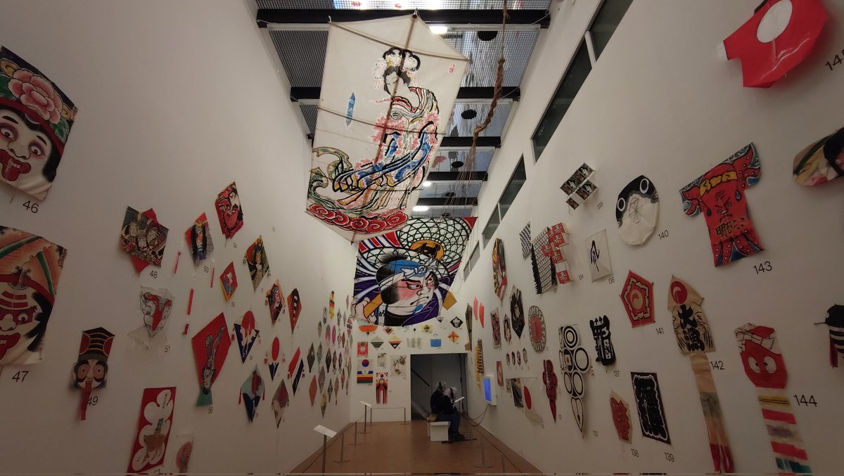 miirublog's tweet photo. RotterdamのKunsthalで凧の展覧会してた。 https://t.co/DeqlPrYymf