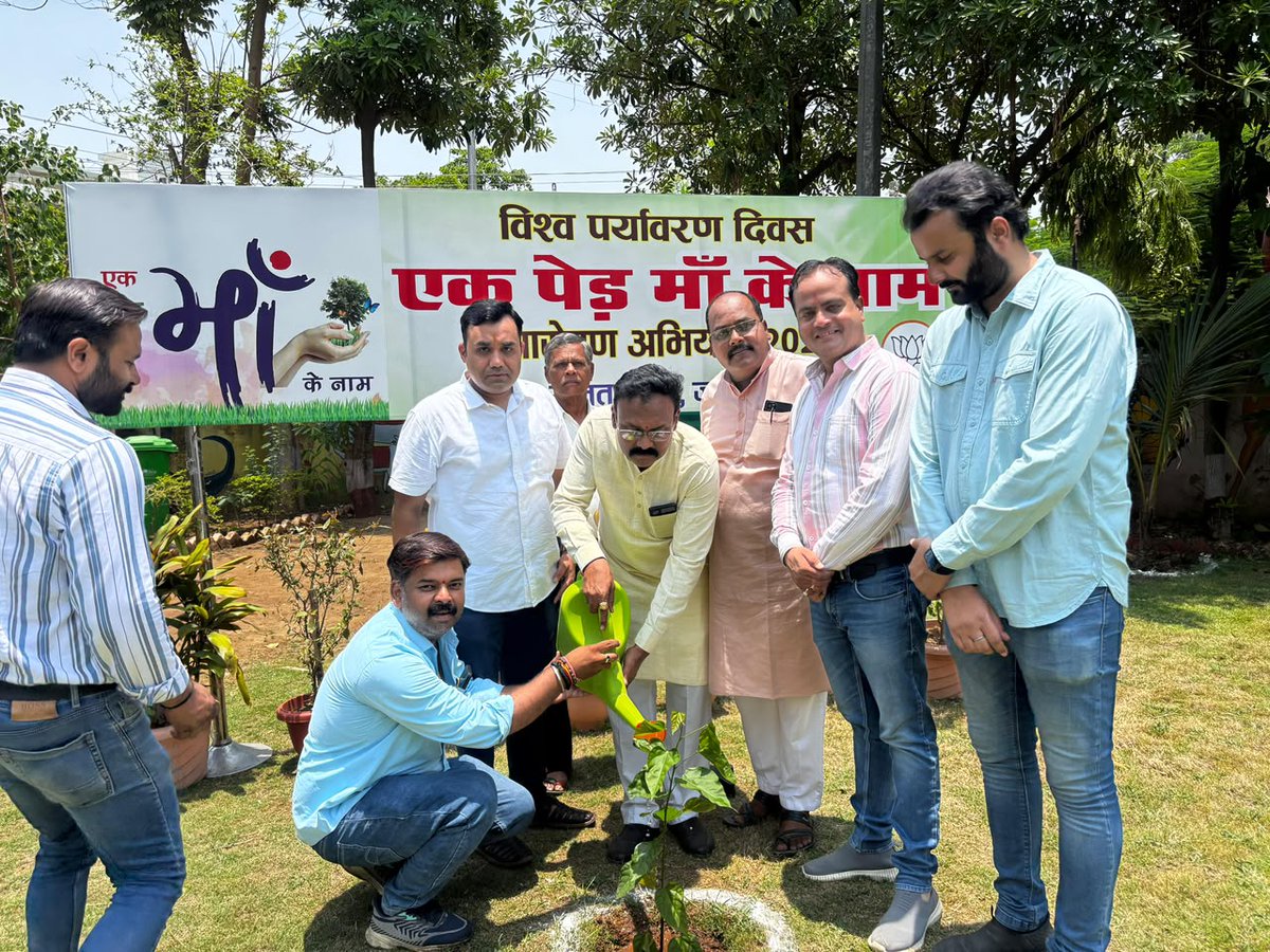 yogeshbilouhan's tweet photo. 🌱 5 जून "विश्व पर्यावरण दिवस" पर भाजपा संभागीय कार्यालय रानीताल में आयोजित पौधारोपण कार्यक्रम में उपस्थित हुआ।
इस अवसर पर यशस्वी प्रधानमंत्री श्री @narendramodi जी के संकल्प से प्रेरित होकर "एक पेड़ माँ के नाम" लगाया एवं पर्यावरण संरक्षण अपनी ज़िम्मेदारी निभाने का संकल्प लिया। https://t.co/BK2seXDu2g