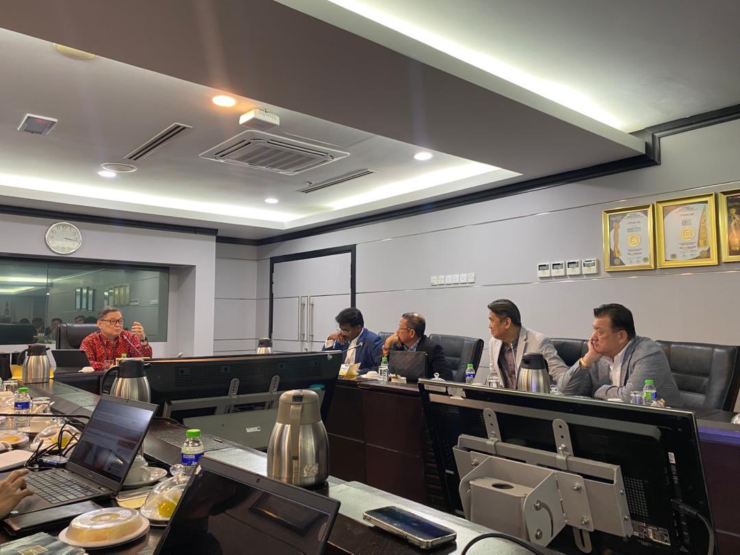 matrade's tweet photo. 🌍 Memperkukuh Daya Tahan Perdagangan Malaysia Dalam Ketidaktentuan Ekonomi Global

Sebagai usaha untuk mengekalkan tahap daya saing pengeksport Malaysia di peringkat antarabangsa, MATRADE telah meneruskan agenda Mesyuarat Pasukan Petugas Daya Tahan Perdagangan https://t.co/NTpsKLCI4b