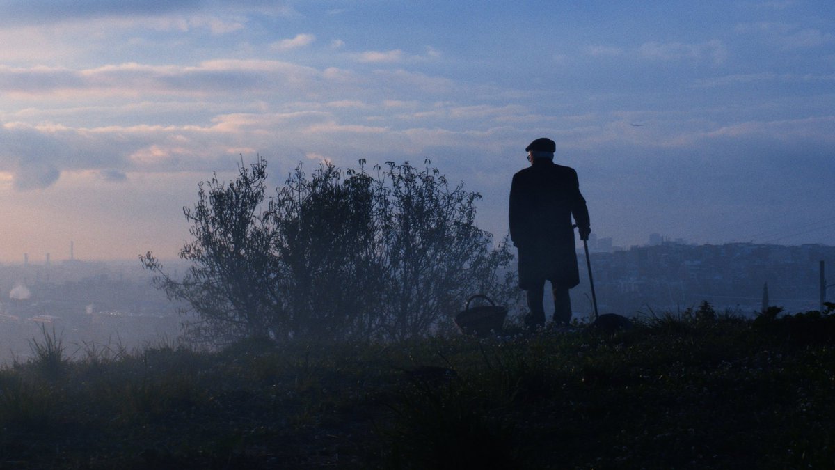MarcMullor's tweet photo. Historias del buen valle: las distancias justas

José Luis Guerin filma Vallbona desde una posición que el cine contemporáneo cada vez se permite menos: a la altura de sus personajes, sin interponerse entre la cámara y la vida

https://t.co/5qC83LzIIK https://t.co/Y14iIdc3rK