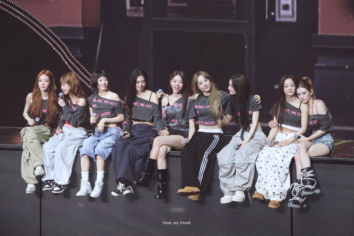 Dearmyfriend828's tweet photo. 260530 아이오아이 콘서트
눈부시게 사랑할게
#아이오아이 #IOI #임나영 #김청하 #정채연 
#김소혜 #유연정 #최유정 #김도연 #전소미
#김세정 #세정 #KimSejeong #Sejeong https://t.co/5Kcc2CtKs5