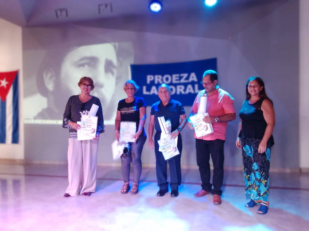 Bonnie_0109's tweet photo. Bajo el lema: Fidel en la memoria, herencia, conciencia y acción ambiental se celebró en #SantiagoDeCuba el Acto Provincial por el Dia Mundial del Medio Ambiente. En el encuentro se reconocieron a personalidades del sector así como a instituciones y proyectos comunitarios. https://t.co/CfBVUVvTrl