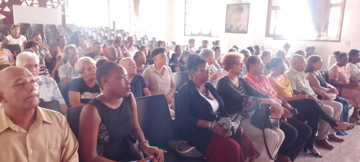 Bonnie_0109's tweet photo. Bajo el lema: Fidel en la memoria, herencia, conciencia y acción ambiental se celebró en #SantiagoDeCuba el Acto Provincial por el Dia Mundial del Medio Ambiente. En el encuentro se reconocieron a personalidades del sector así como a instituciones y proyectos comunitarios. https://t.co/CfBVUVvTrl