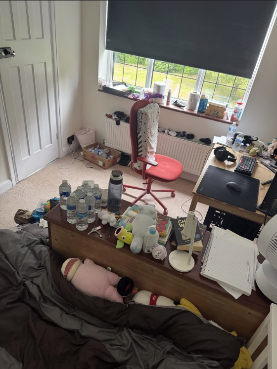 Valentrine's tweet photo. HAX'S ROOM LOL https://t.co/kW4XBi2Ijr