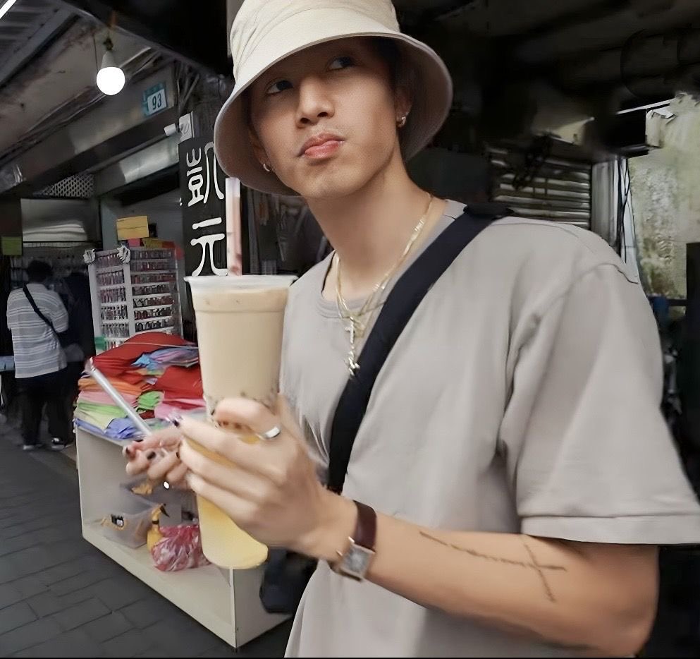 merainbow93's tweet photo. เอาไปเลยสองแก้ว หน้าแบบนี้คืออร่อยมั้ย 🧋

#MarkTuan https://t.co/5kYJMenC6x