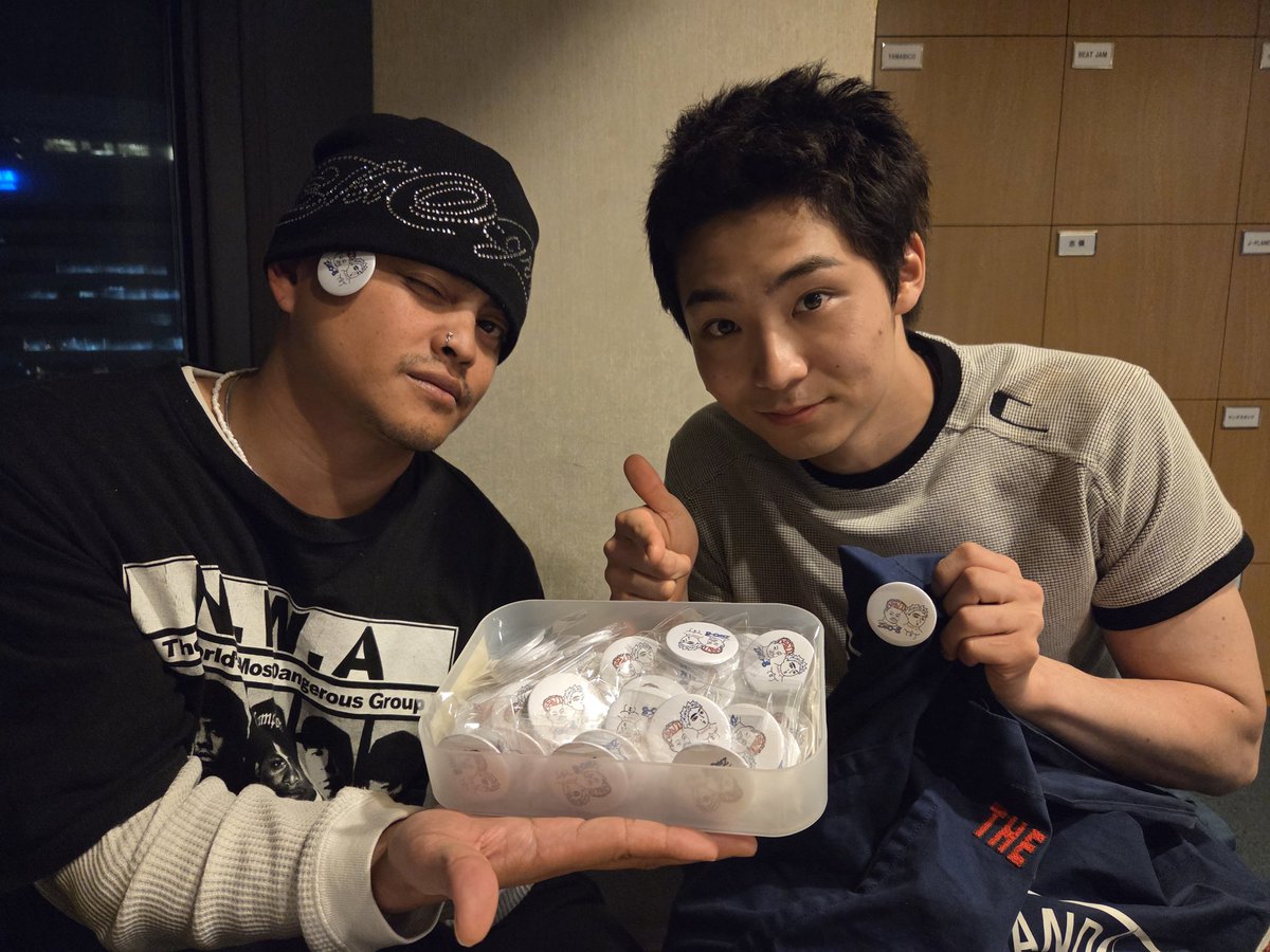ZERO8yfm's tweet photo. ZERO-8学校の思い出企画　「給食のエピソード」
メールが紹介された方にはREIJI&amp;倫太郎特製ZERO-8オリジナル缶バッチをプレゼント！
ほしいですか?笑
#ZERO8 #WATWING 
 #八村倫太郎　 #REIJI  
#FMヨコハマ　#NSP_820 https://t.co/mWe6BtjGd5