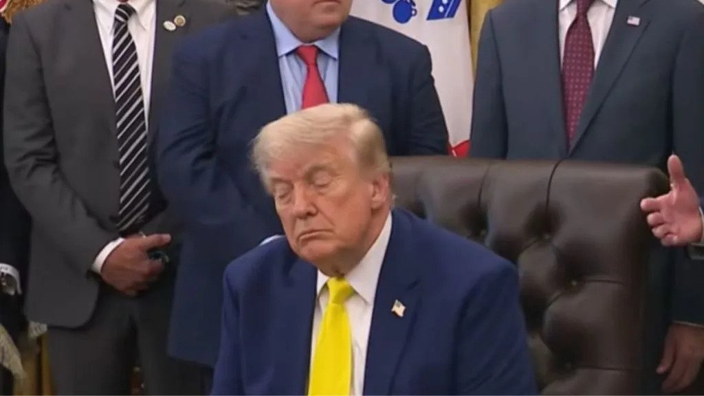 SeamusShantus's tweet photo. Good morning #smokefleet. I slept like Trump through a press briefing. How are y'all feeling this morning? https://t.co/6u0lJfAK50