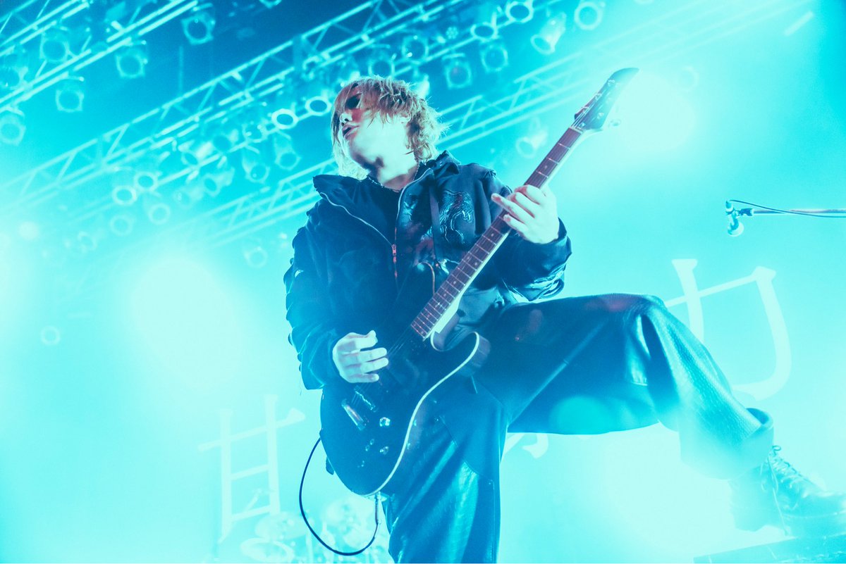 sweetviolencejp's tweet photo. 「MASKED 2026」 DAY.1
5月22日(金) Spotify O-EAST

甘い暴力
Gt.文
Ba.義

Photo by 冨田味我(@shirivasta_miwa)

#MASKED #V系は自由だ https://t.co/w1OwaEY5TQ