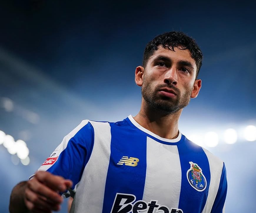 DTransferencias's tweet photo. 🚨 Os 5 jogadores que o FC Porto está disposto a analisar eventuais propostas, segundo @abolapt:

🇵🇹 Francisco Moura
🇦🇷 Alan Varela
🇪🇸 Borja Sainz
🇧🇷 Pepê
🇹🇷 Deniz Gül https://t.co/N9GLewkFq2
