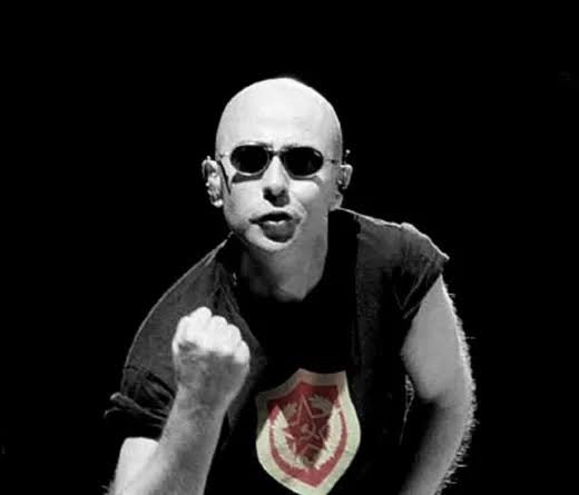 FILOROCKER's tweet photo. Ya era leyenda hace mucho. Amado y odiado por igual. Debió haberse retirado en el ‘98, cuando hizo lo mejor de su carrera, escribiendo parte de las mejores páginas de nuestro rock.
El Indio siempre fue más que su reputación. https://t.co/GFXNi681eO