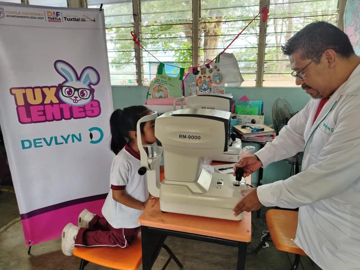 TorresAngelC's tweet photo. Les informo que TuxLentes llego a la Escuela Primaria Héroes de Chapultepec, de la colonia Evolución Política, se realizaron valoraciones visuales y pronto realizaremos la entrega de lentes graduados para apoyar el aprendizaje y bienestar de las y los estudiantes. Próximamente recibirán sus lentes quienes así lo necesiten.