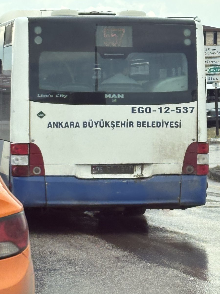 MuratGuser38's tweet photo. Bu plakayla ben trafiğe çıksam 10 dakka sonra polisler çevirir. https://t.co/53VsgtcKKv