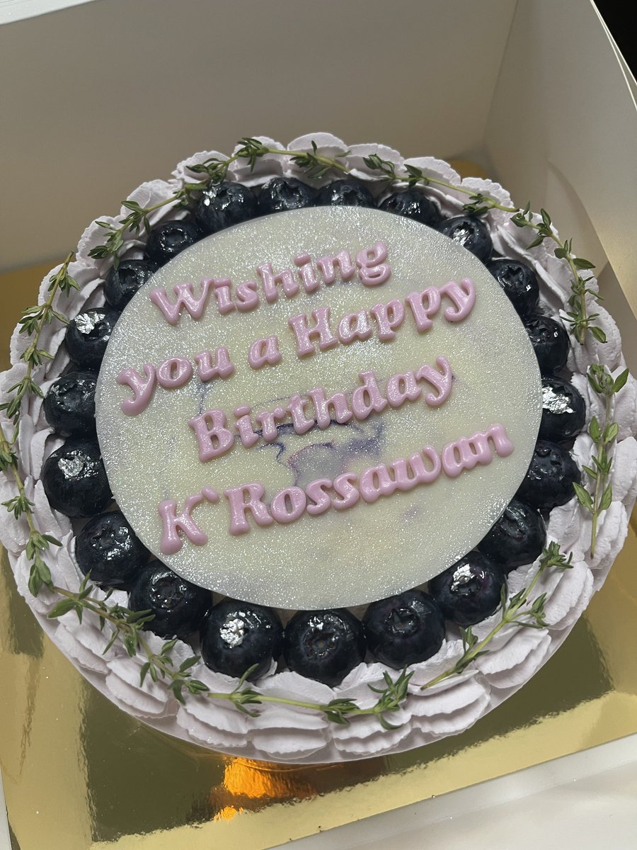 Rossawan's tweet photo. เกิดวันที่ 2 

แต่เหมือนต้องฉลองทั้งเดือน 🤣 

กั๊ดต๊อง https://t.co/mfltst7bFs