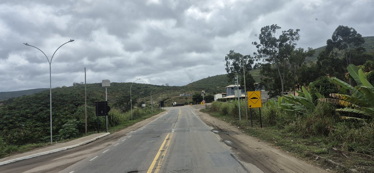 Reyuji_'s tweet photo. Só nessa bosta pra ter quebra molas e radar tudo junto. https://t.co/W2OxtxXlPd