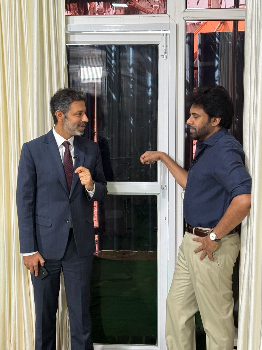 pspkfollower_'s tweet photo. National Media @CNNnews18 Special Interview with @PawanKalyan today at 9PM 🔥🔥 https://t.co/vZt3tqkEja